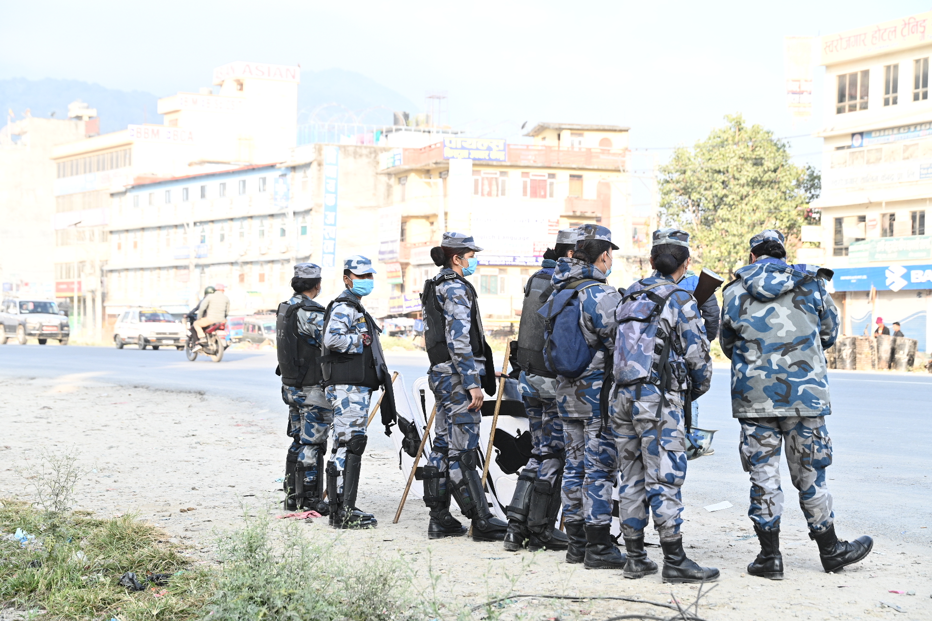 चितवनमा बन्द गराउँदै हिँडेका १० जना पक्राउ, बजार क्षेत्र सुनसान